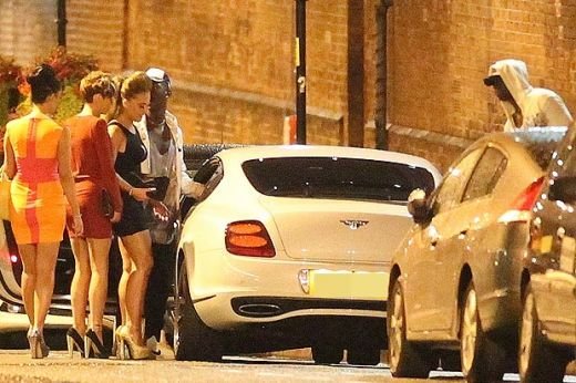 FOTO&nbsp;Balotelli e N DOYE din Anglia! Hattrick de FEMEI in club! Imaginea care o sa-l enerveze la CULME pe Mancini:
