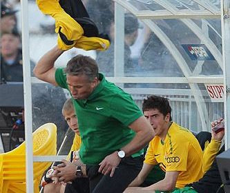 NEBUNIE! Stelistii au pus mana pe telefon! Marica si Dan Petrescu vin sa-l ajute pe Becali! Echipa care i-a TERMINAT in Europa vine sa DISTRUGA Steaua