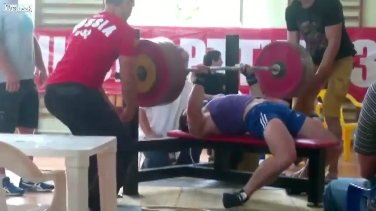 A MURIT incercand sa ridice 185kg! Imaginile au socat internetul: vezi unde a gresit halterofilul! VIDEO SOCANT