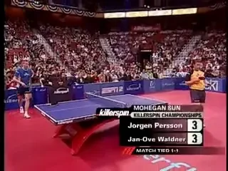 Un meci de ping pong GENIAL intre doi extraterestrii! Nu ai mai vazut asa ceva de la Forest Gump! VIDEO