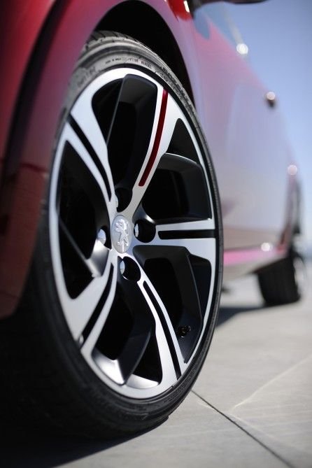 FOTO Mini-TURBO! Un nou GTI de la Peugeot! Vezi aici cum arata masinuta TURBATA a francezilor:_23