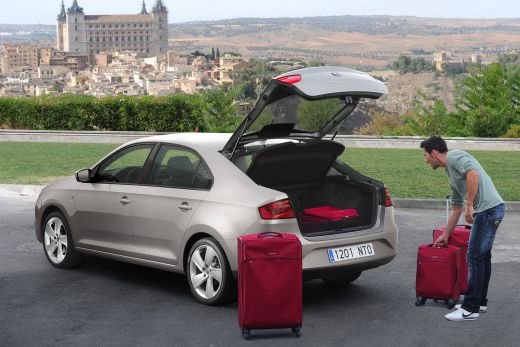 FOTO si VIDEO O noua lansare! Vezi cum va arata Seat Toledo din 2013! Schimbare RADICALA!_2