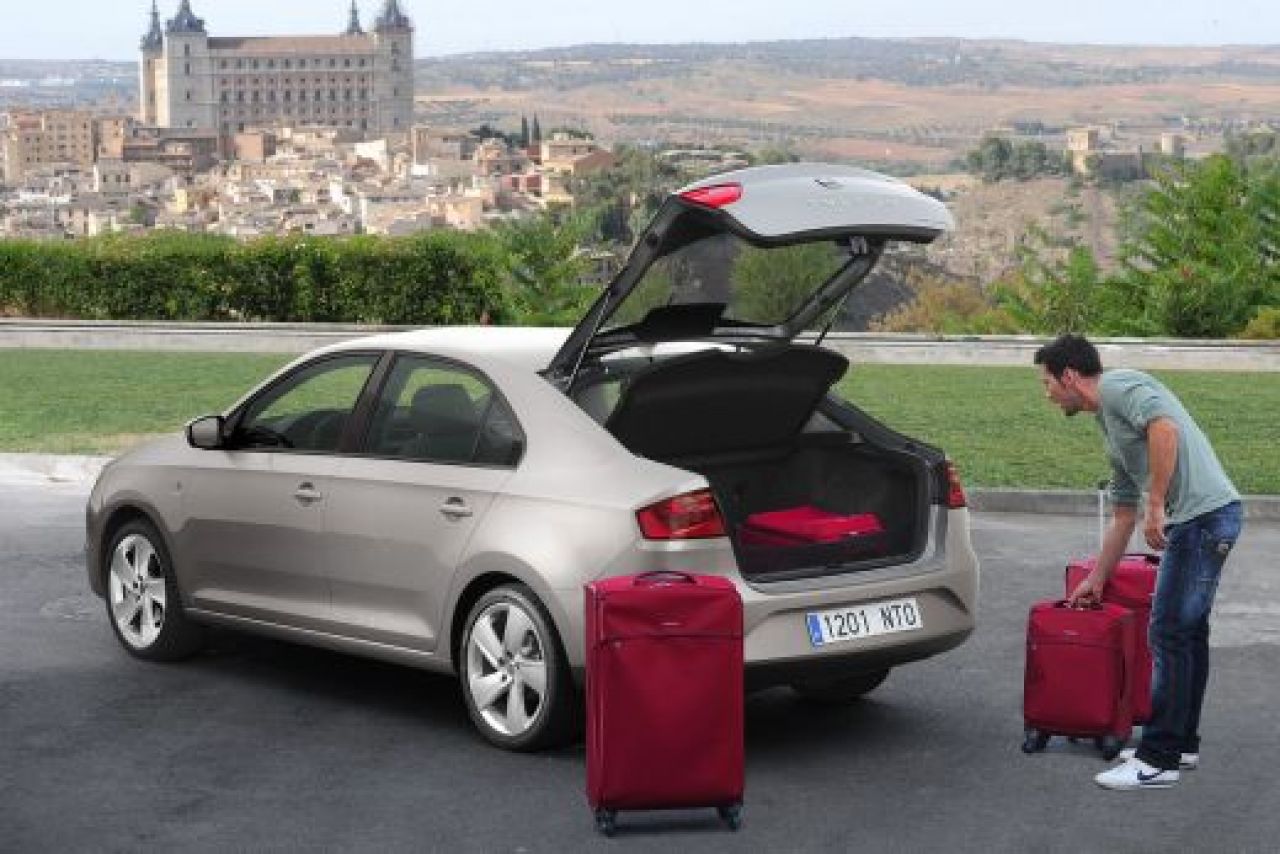 FOTO si VIDEO O noua lansare! Vezi cum va arata Seat Toledo din 2013! Schimbare RADICALA!_2