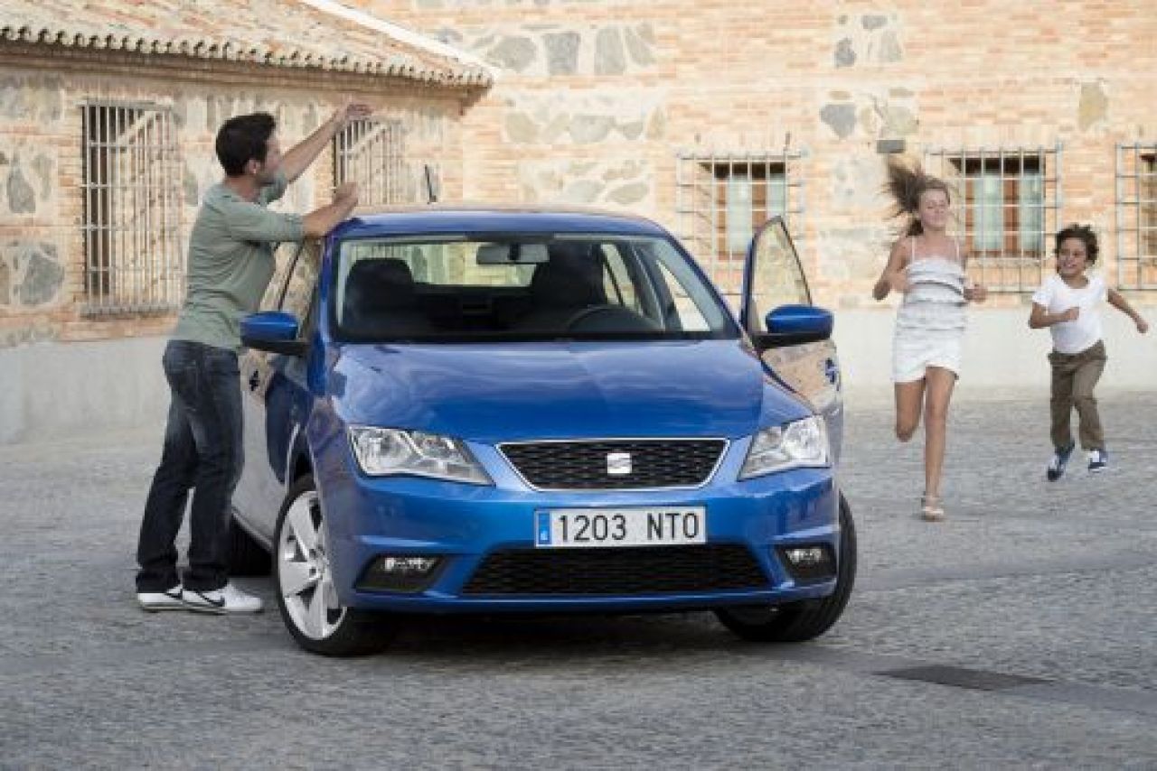 FOTO si VIDEO O noua lansare! Vezi cum va arata Seat Toledo din 2013! Schimbare RADICALA!_5