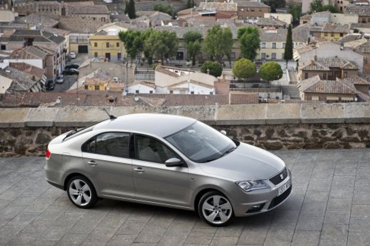 FOTO si VIDEO O noua lansare! Vezi cum va arata Seat Toledo din 2013! Schimbare RADICALA!_21