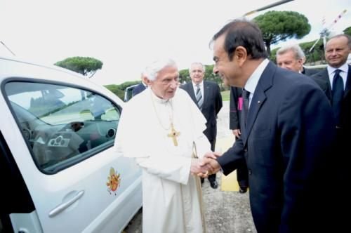 FOTO Papa are masina noua! Mergeti pe ECO! Vezi ce Renault electric si-a luat: