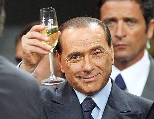 Pentru Messi si Ronaldo! TUN criminal dat de Berlusconi: lovitura de 470.000.000 de euro care asigura bugetul lui Milan pe 10 ani!