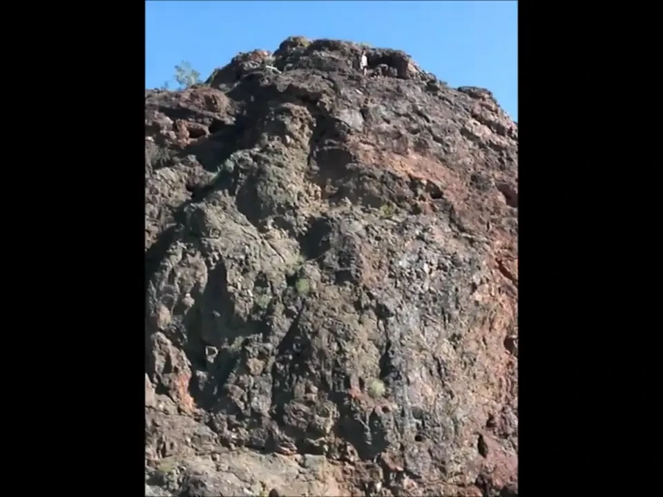 A baut cateva beri ca sa-si faca curaj: Prietenii l-au sustinut! Saritura asta o va regreta TOATA VIATA! VIDEO