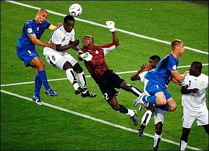 BLAT la Campionatul Mondial! Un sfert-finalist din Africa 2010 a primit o oferta URIASA ca sa pacaleasca fotbalul! Vezi declaratia INCREDIBILA a fotbalistului: