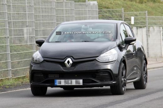 FOTO SPION! Vezi cum arata noul Renault Clio, fara DEGHIZARE la teste! Se bate cu 208 si Polo! Cum ti se pare?