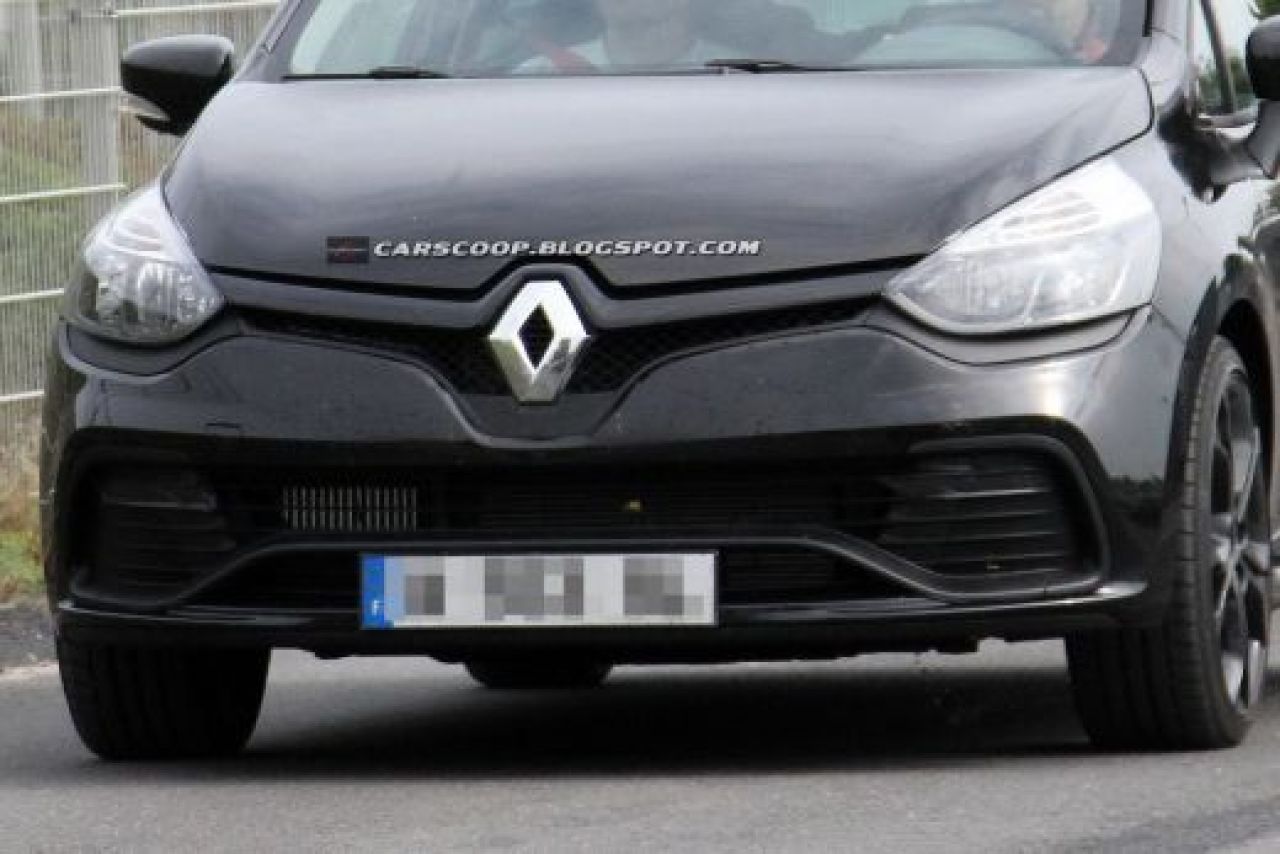 FOTO SPION! Vezi cum arata noul Renault Clio, fara DEGHIZARE la teste! Se bate cu 208 si Polo! Cum ti se pare?_7