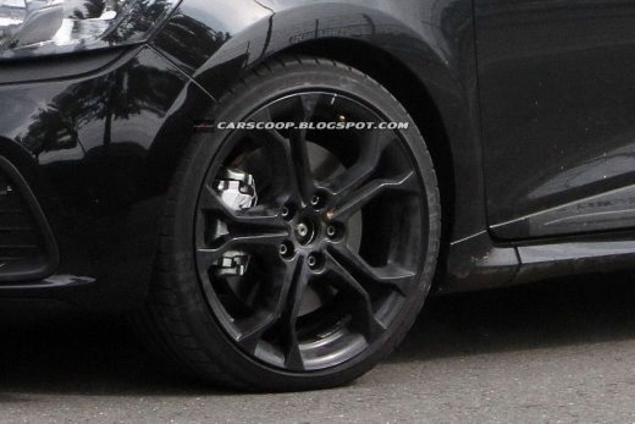 FOTO SPION! Vezi cum arata noul Renault Clio, fara DEGHIZARE la teste! Se bate cu 208 si Polo! Cum ti se pare?_9