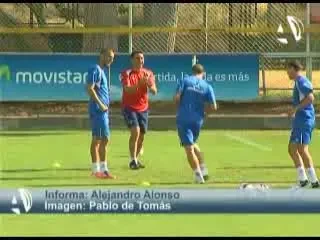 Un roman face show in Spania! A dat gol din SCARITA, colegii au vrut sa-l bata! :) Vezi reusita care il califica pentru nationala VIDEO