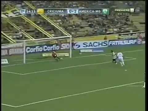 Becali ar fi zis dupa faza asta: "A intrat diavolul in minge" FAZA SF reusita de un portar din Brazilia: VIDEO