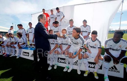 Ziua care i-a redat zambetul lui Cristiano Ronaldo! Gestul emotionant pe care l-a facut in fata unui jucator STELAR! FOTO SENZATIONAL din vestiarul Realului_12