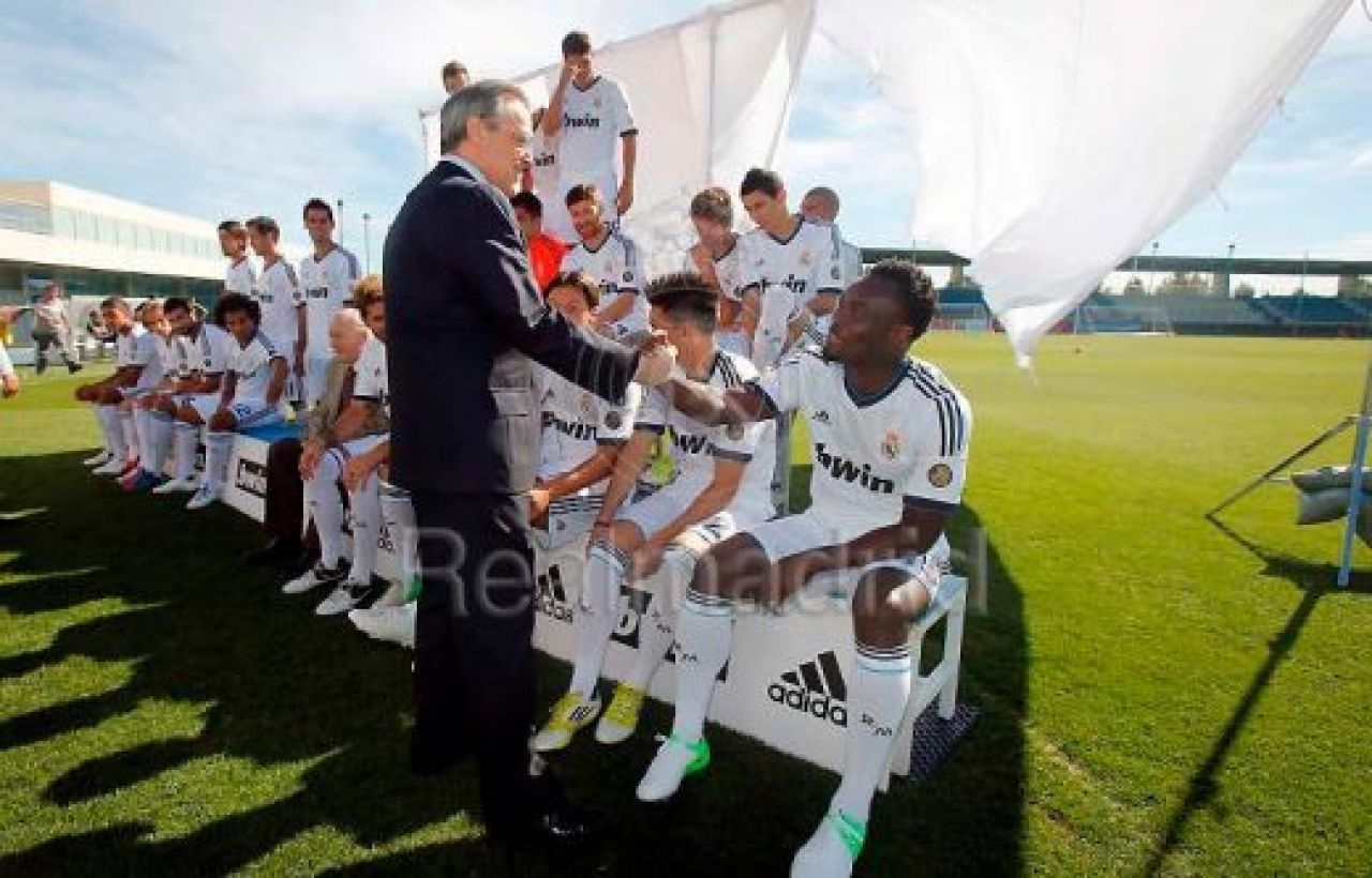 Ziua care i-a redat zambetul lui Cristiano Ronaldo! Gestul emotionant pe care l-a facut in fata unui jucator STELAR! FOTO SENZATIONAL din vestiarul Realului_13