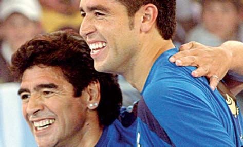 RAZBOI intre doua legende ale Argentinei! Maradona, luat peste picior: Nu ma intereseaza ce zice ala! Cel mai TARE jucator care ar putea ajunge si in Liga 1!