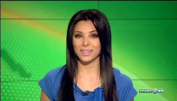 Jucatori profesionisti si amatori din toata lumea se dueleaza in asi pe internet la mondialul de poker online! SUPER VIDEO