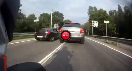 VIDEO ATENTIE! Ce se intampla cand GONESTI ca un nebun in oras cu motorul! Cursa cu final asteptat: