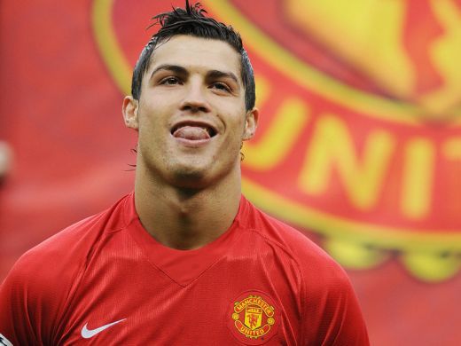 Drama celui mai neinteles jucator din istorie! Cum a fost atras Ronaldo in razboiul cu Messi si MOMENTUL in care s-a schimbat definitiv! Umil? Modest?