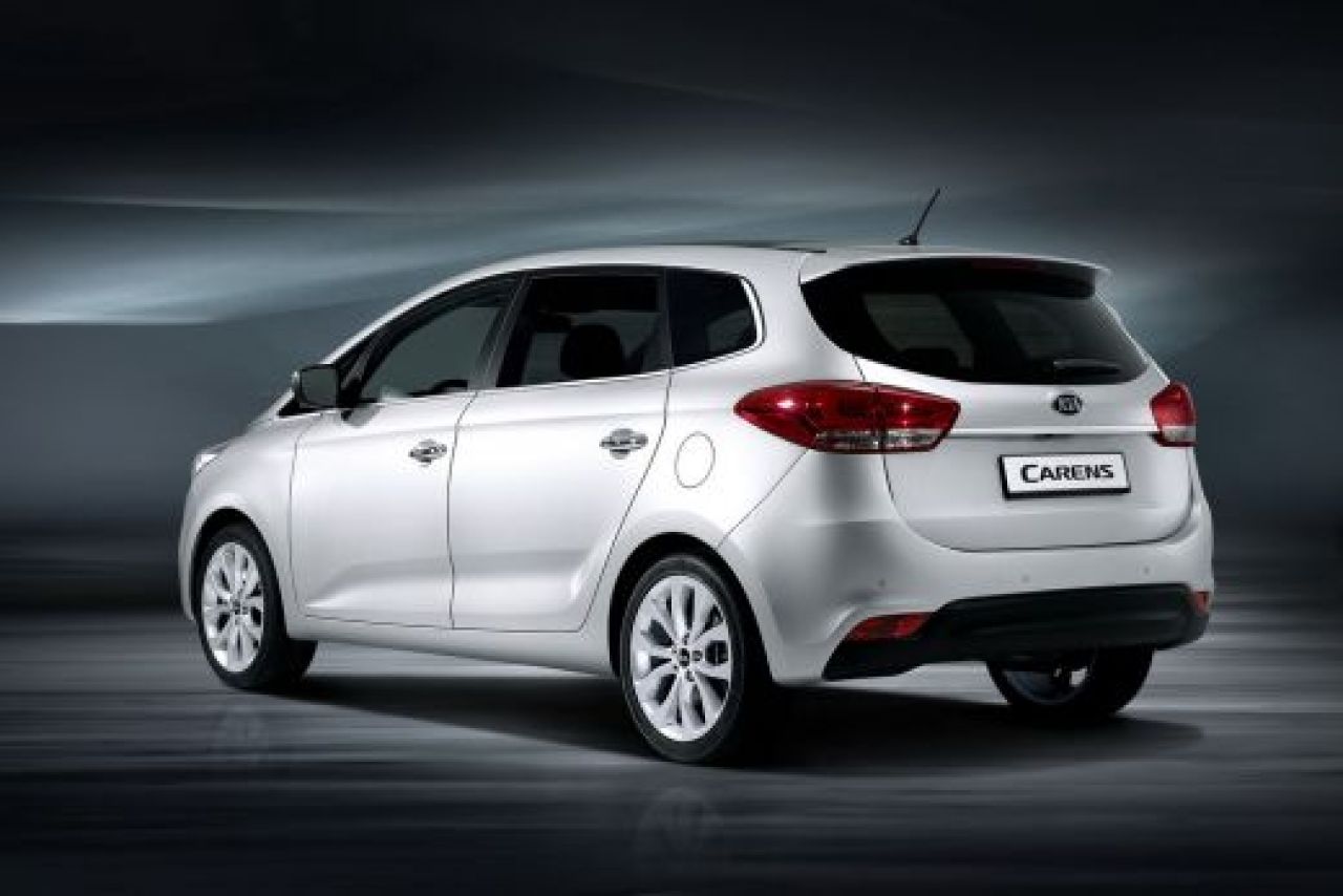 FOTO Concurenta SERIOASA pentru Dacia Lodgy! Kia lanseaza o masina de familie cu 7 locuri! Cum ti se pare?
_1