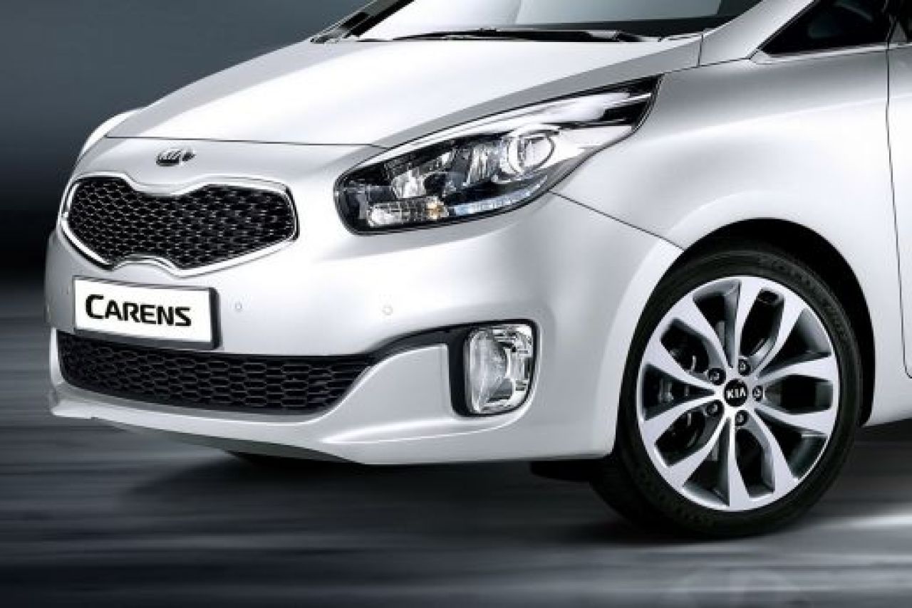 FOTO Concurenta SERIOASA pentru Dacia Lodgy! Kia lanseaza o masina de familie cu 7 locuri! Cum ti se pare?
_6