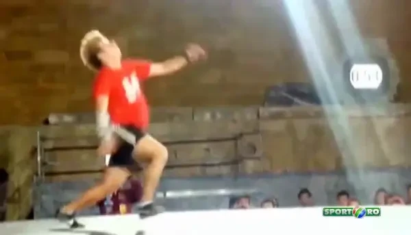 El e MAGICIANUL roman care ii invata NEBUNII pe Ronaldinho si Messi! Ce show a facut campionul Romaniei la Mondialul de freestyle
