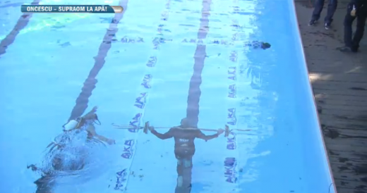 Oncescu e in Cartea Recordurilor! A mers cu haltera de 59 de kg pe sub apa! VIDEO cu super performanta!_3