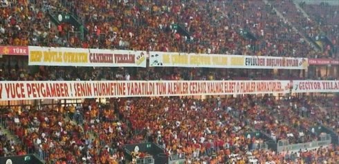 Ce nebuni sunt turcii: banner CRIMINAL LA PROPRIU afisat de fanii lui Galatasaray! Ce deplasare de COSMAR va avea CFR Cluj in Liga: