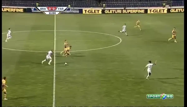 VIDEO GENIAL! Cea mai tare faza din Cupa Romaniei! Toata lumea a ras dupa un dribling demential! A incercat sa-l imite pe Ronaldinho si a cazut in fund!