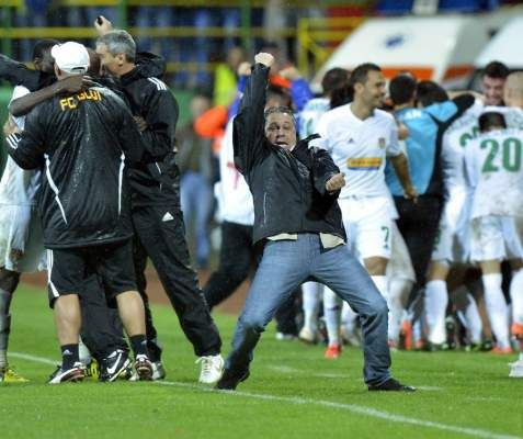 Porumboiu rade de Sumudica: Am avut la echipa singurul antrenor cu aia mica REACTIA patronului de la Vaslui cand a fost acuzat ca l-a lovit pe Sburlea: