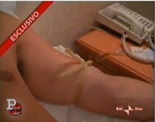 IMAGINI NETRUCATE din noaptea dinaintea finalei: Era cu acul in vena, l-a vazut toata lumea! Parma lui Mutu: Doping, alcool si meciuri trucate! VIDEO