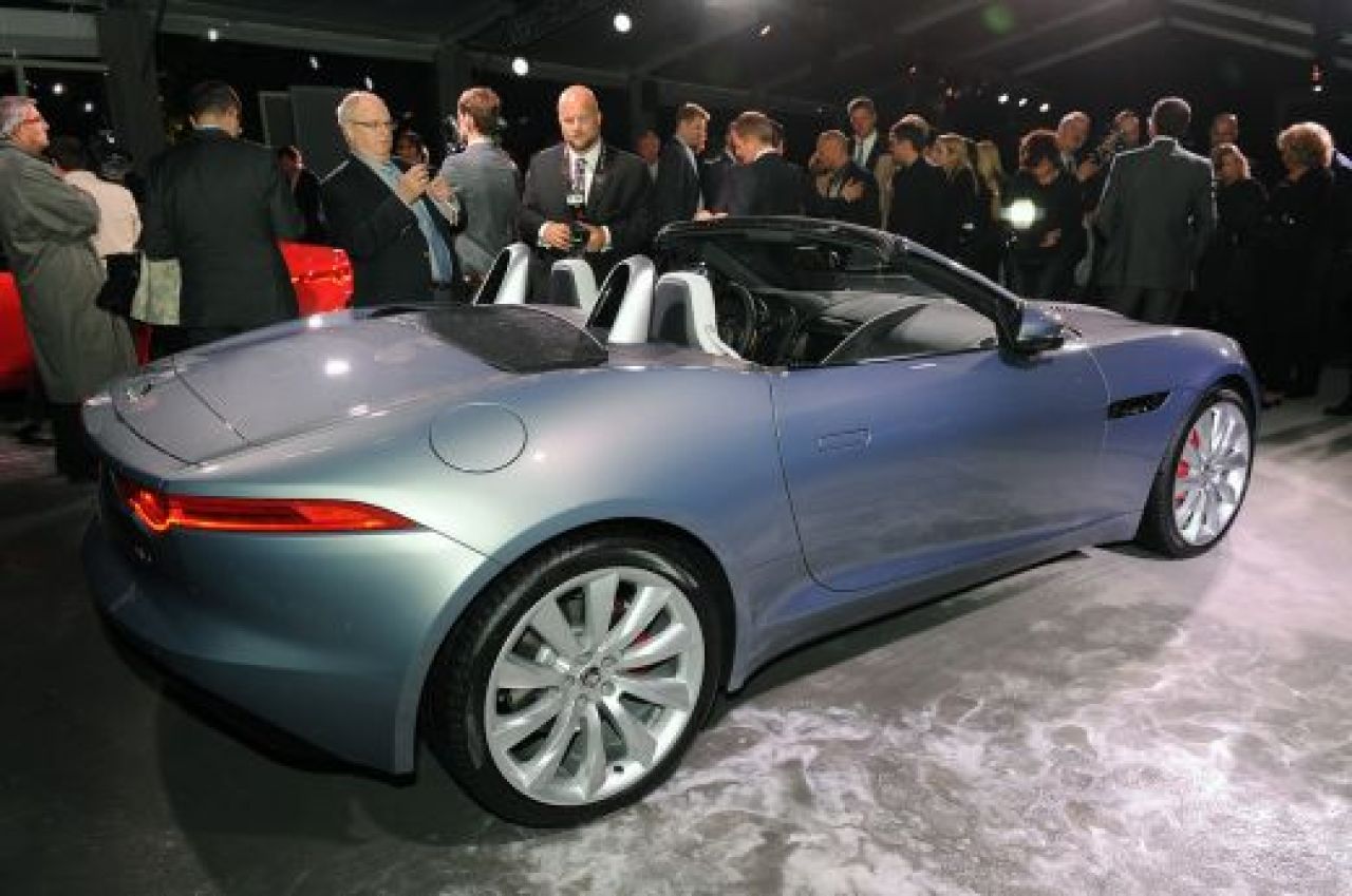 LIVE BLOG: A inceput Campionatul Mondial al masinilor! Cea mai tare aparitie! Peugeot a lansat OFICIAL conceptul Onyx! Toate lansarile de la Paris:_12