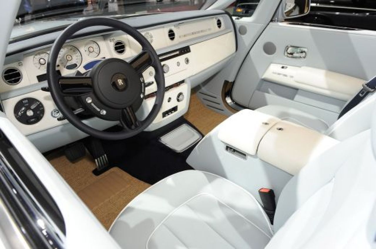 LIVE BLOG: A inceput Campionatul Mondial al masinilor! Cea mai tare aparitie! Peugeot a lansat OFICIAL conceptul Onyx! Toate lansarile de la Paris:_16