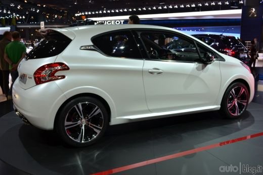 LIVE BLOG: A inceput Campionatul Mondial al masinilor! Cea mai tare aparitie! Peugeot a lansat OFICIAL conceptul Onyx! Toate lansarile de la Paris:_53