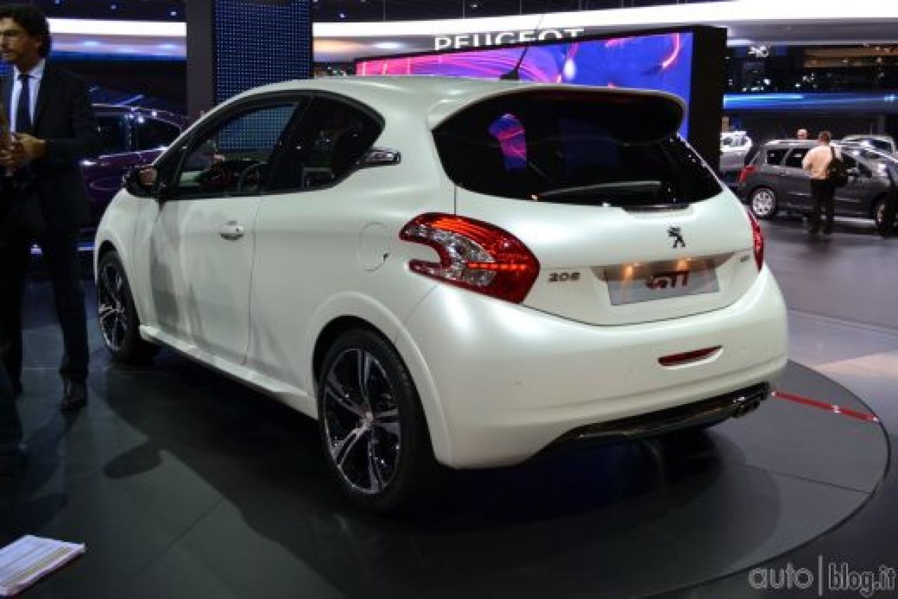 LIVE BLOG: A inceput Campionatul Mondial al masinilor! Cea mai tare aparitie! Peugeot a lansat OFICIAL conceptul Onyx! Toate lansarile de la Paris:_54