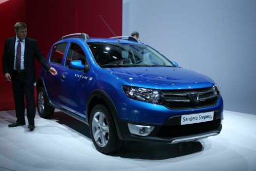 FOTO Dacia a lansat OFICIAL noile Sandero, Logan si Stepway la Salonul Auto de la Paris! Vezi aici lista de PRETURI:_12