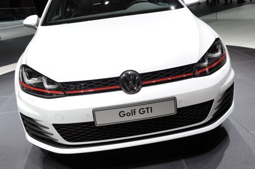 LIVE BLOG: A inceput Campionatul Mondial al masinilor! Cea mai tare aparitie! Peugeot a lansat OFICIAL conceptul Onyx! Toate lansarile de la Paris:_75