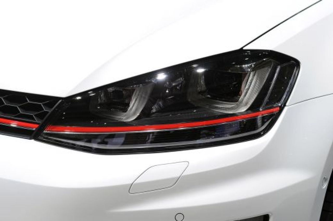 LIVE BLOG: A inceput Campionatul Mondial al masinilor! Cea mai tare aparitie! Peugeot a lansat OFICIAL conceptul Onyx! Toate lansarile de la Paris:_77