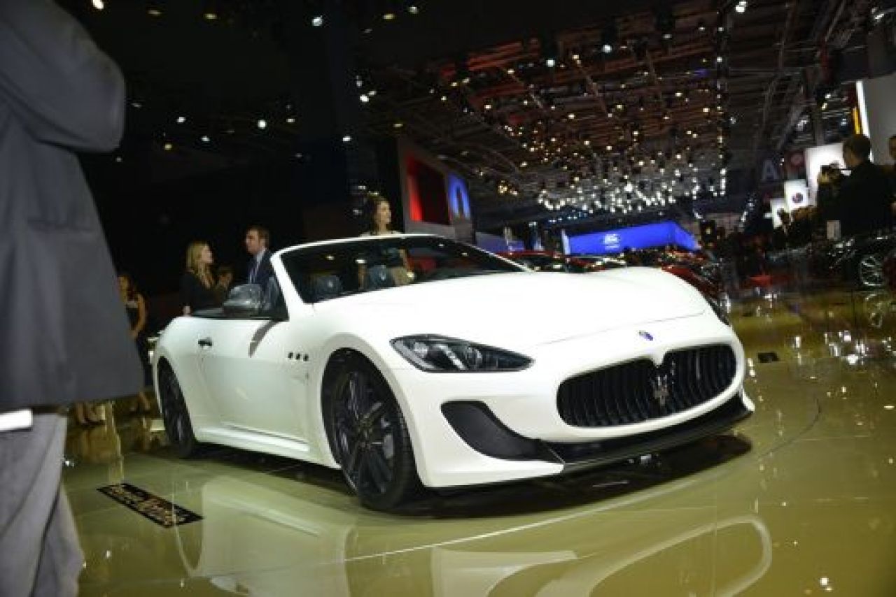 LIVE BLOG: A inceput Campionatul Mondial al masinilor! Cea mai tare aparitie! Peugeot a lansat OFICIAL conceptul Onyx! Toate lansarile de la Paris:_80