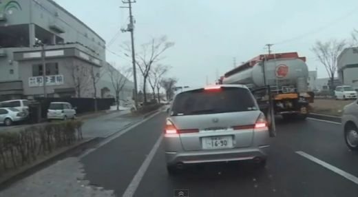 Imagini NEDIFUZATE de la tsunami-ul DEVASTATOR care a socat Planeta! Soferii mergeau linistiti pe strada cand au fost loviti DRAMATIC. VIDEO HALUCINANT