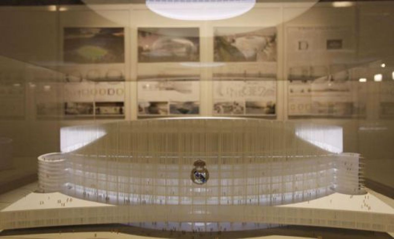SUPER VIDEO: Real isi face un MEGA STADION!