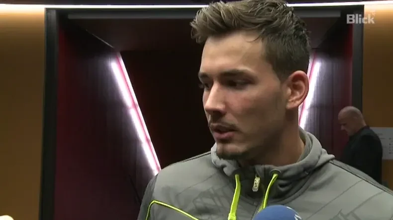 CE TARANI! S-au facut de ras cu o lovitura UNICA in 2012! Ce faceti, ma, cretinilor?! TOT vestiarul a sarit pe ei dupa meci