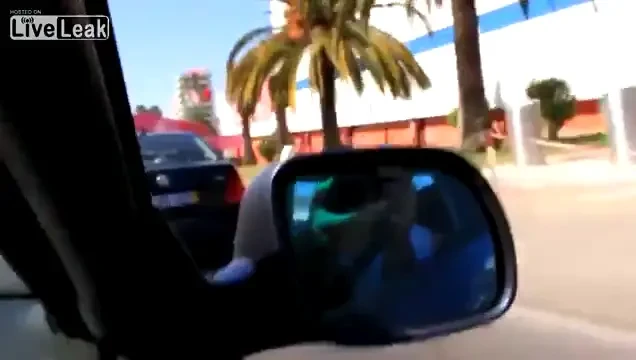 VIDEO INCREDIBIL! Mr. Bean exista in realitate! N-o sa ghicesti niciodata ce facea un portughez pe bicicleta in vazul tuturor!