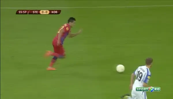 Centrarea lui Parvulescu si sutul IMPREVIZIBIL al lui Nikolici: Portarul lui Copenhaga s-a trezit cu mingea in mana! SUPER FAZA VIDEO