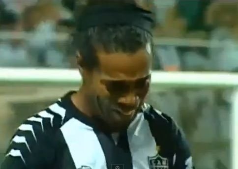 VIDEO CUTREMURATOR! Nu l-ai vazut NICIODATA asa pe Ronaldinho! A plans cu lacrimi de sange dupa un gol MIRACULOS! Faza care nu le-ar iesi NICIODATA lui Messi si Ronaldo