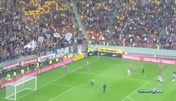 GESTUL care i-a iritat pe fanii CFR-ului! Meme a COMIS-O din nou: A arborat steagul Romaniei pe National Arena! VIDEO