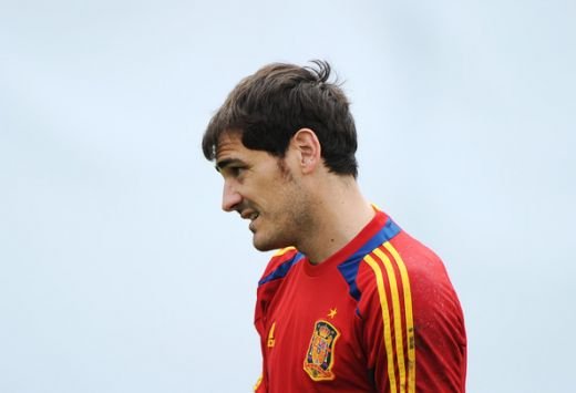 FOTO Casillas i-a SOCAT pe fanii Spaniei! Tricoul care i-a lasat MASCA pe toti! Cum a venit imbracat