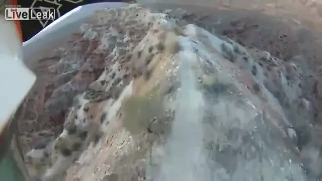 Nu va uita niciodata ziua in care si-a rupt picioarele! Ar fi fost un salt perfect daca nu s-ar fi panicat! VIDEO CUTREMURATOR