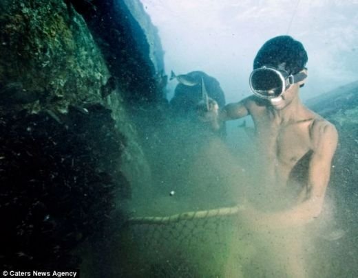 FOTO Descoperire INCREDIBILA in Oceanul Indian! Oamenii astia sunt UNICI pe fata pamantului! Modul in care prind peste socheaza planeta!_9
